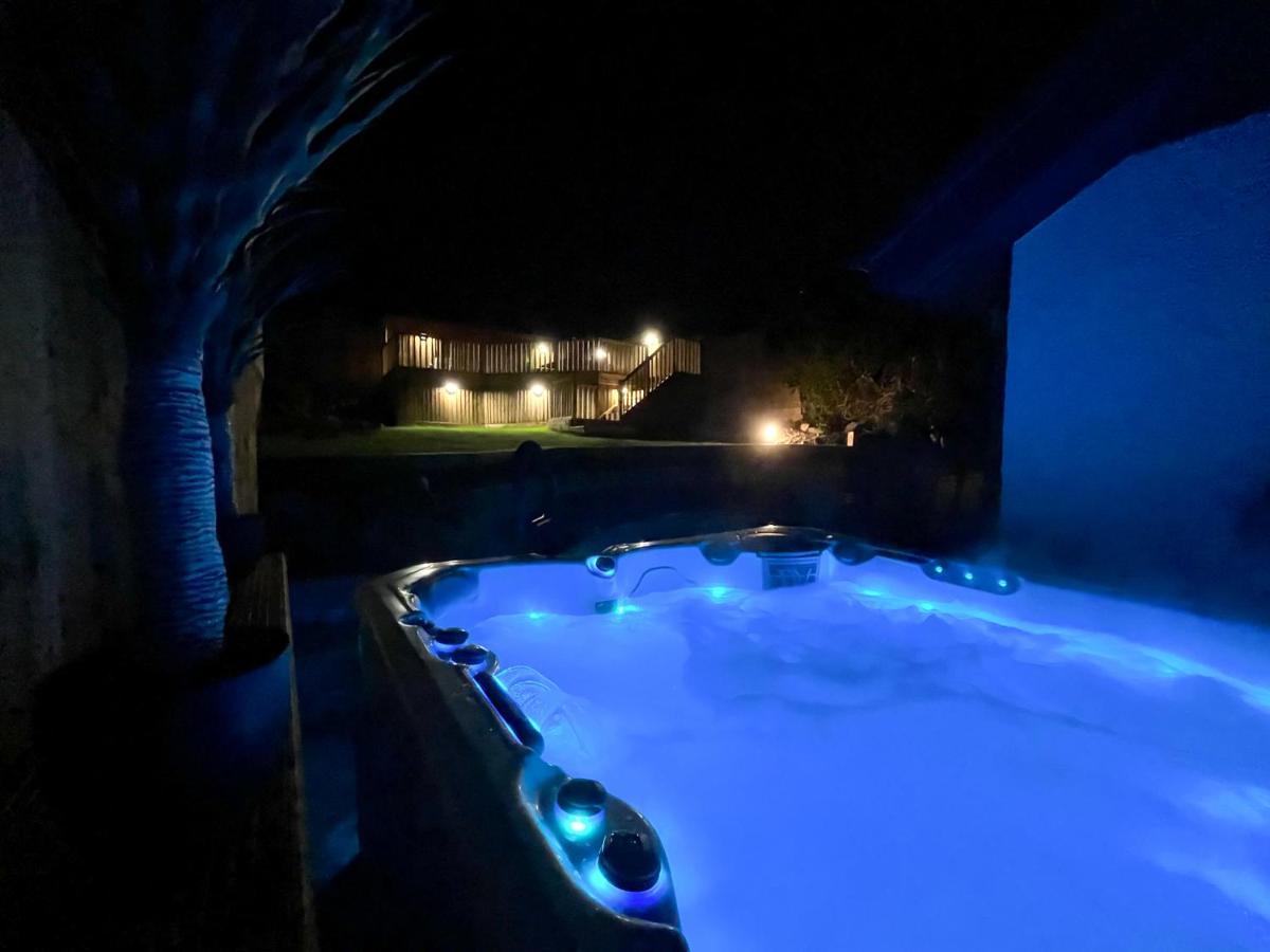 Luxury Property With Hot Tub And Sea Views Oystermouth Ngoại thất bức ảnh