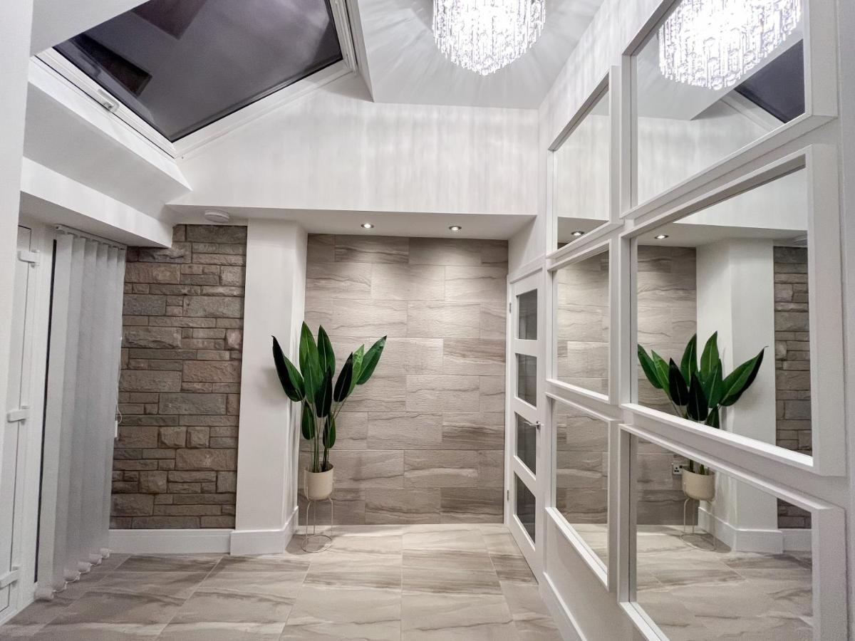 Luxury Property With Hot Tub And Sea Views Oystermouth Ngoại thất bức ảnh