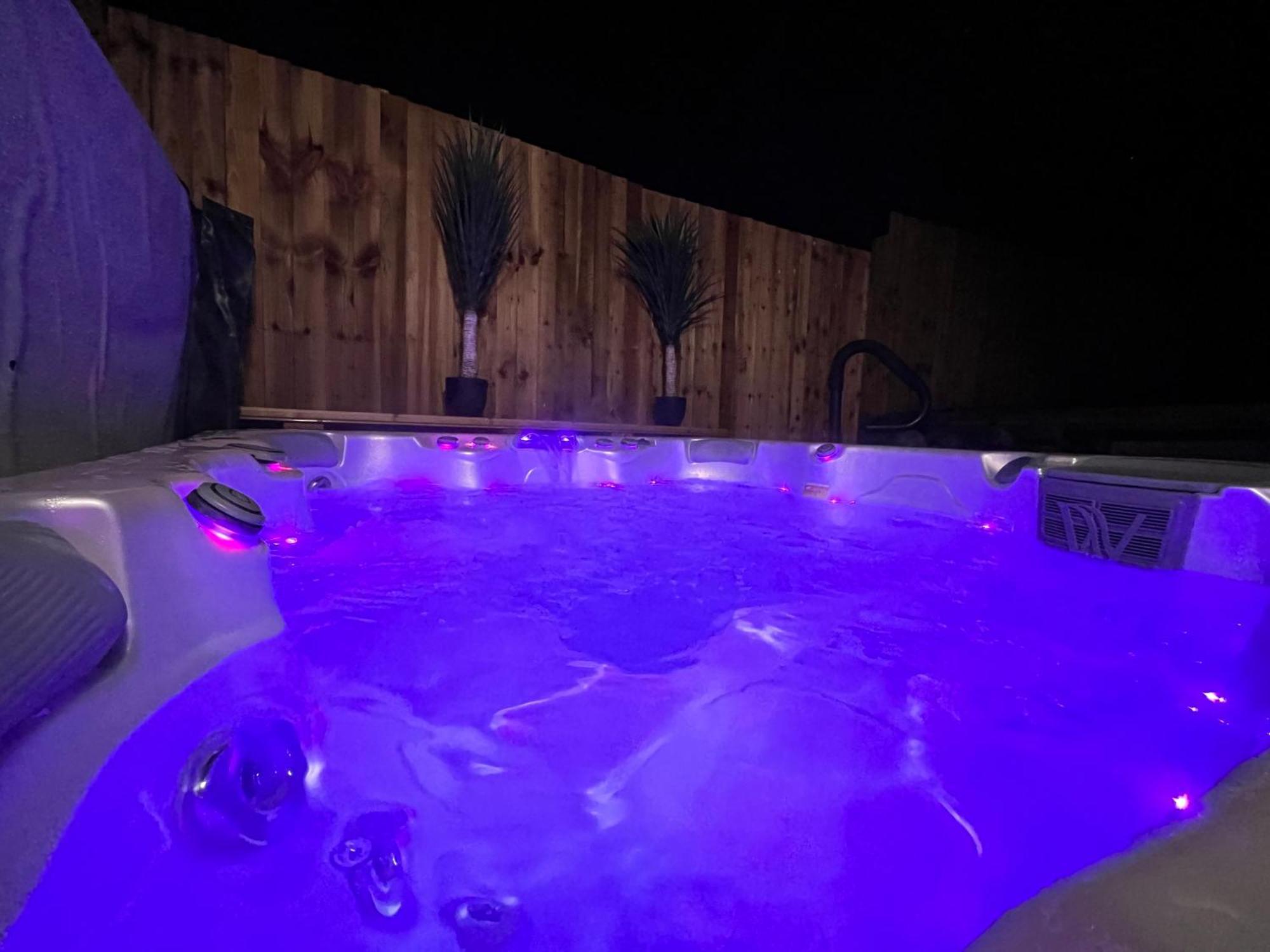 Luxury Property With Hot Tub And Sea Views Oystermouth Ngoại thất bức ảnh